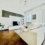 Buddy's House View Dog Friendly Whit Garage